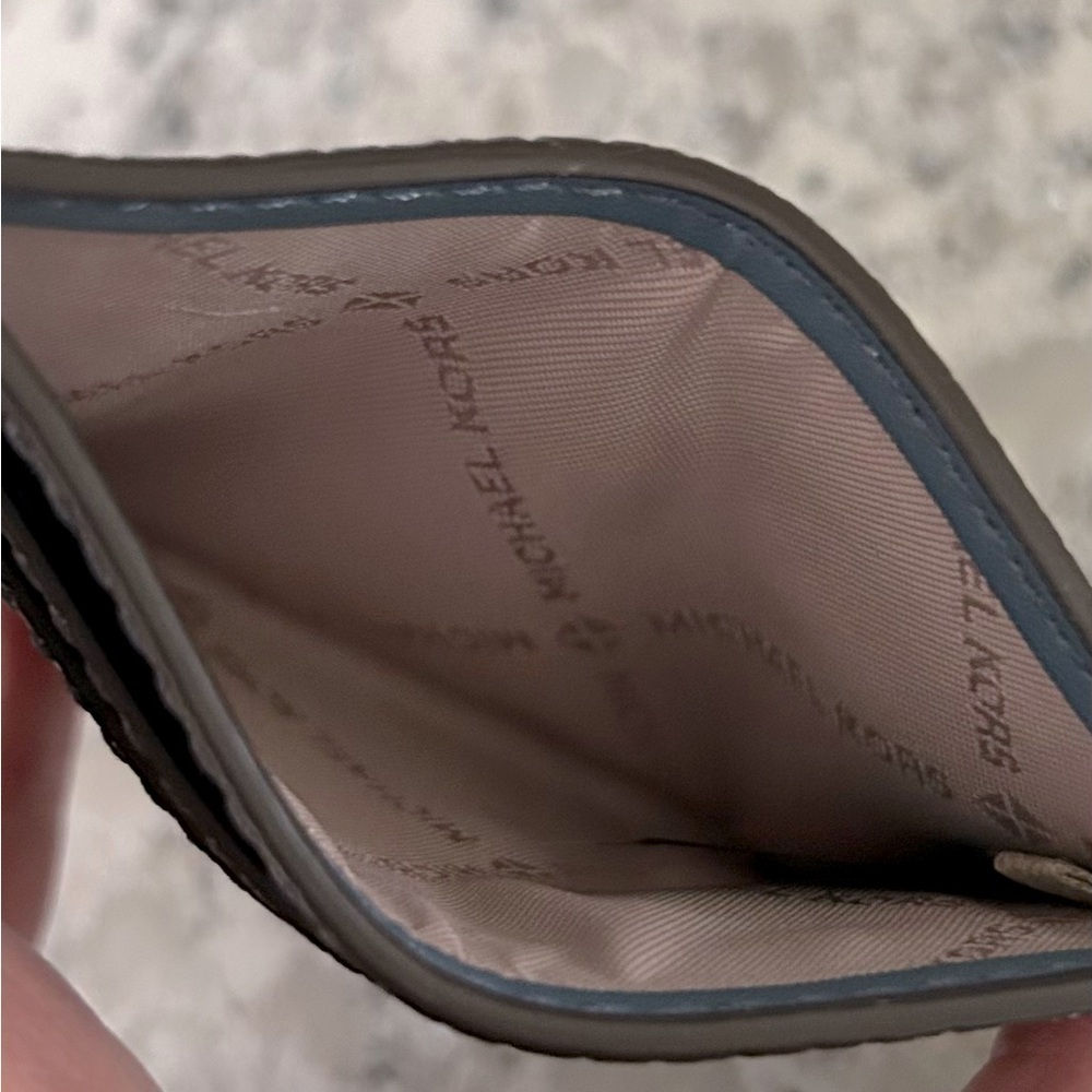 Michael Kors Reed Large Card Holder - Picture 4 of 4